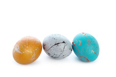 Paskalya yumurtaları beyazlar üzerinde izole