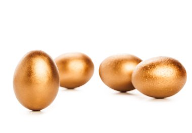 şık Boyalı Paskalya yumurta üzerinde izole beyaz arka plan, yakın çekim  