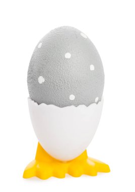 şık Boyalı Paskalya yumurta üzerinde izole beyaz arka plan, yakın çekim  