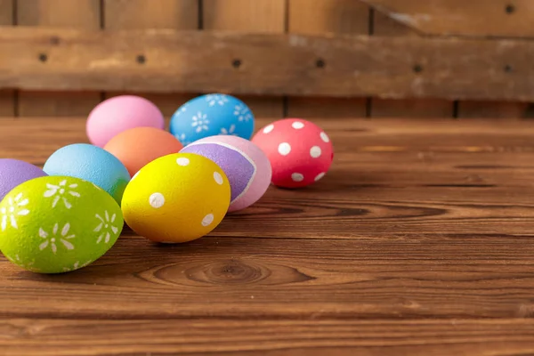 五颜六色的蛋的复活节假日背景 — 图库照片