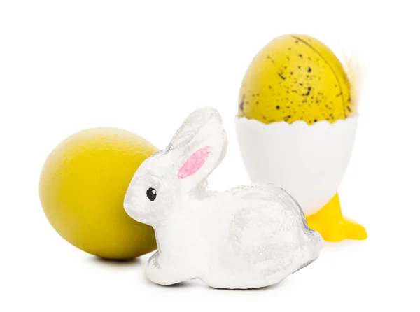 Стильні Розписані Великодні Яйця Іграшковим Кроликом Ізольовані Білому Тлі Крупним — стокове фото