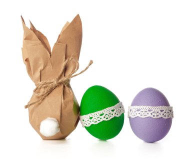 Paskalya yumurtaları beyazlar üzerinde izole