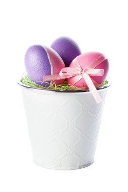 Paskalya yumurtaları beyazlar üzerinde izole