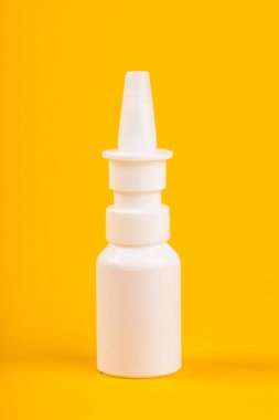 tıbbi şişe renkli arka plan üzerinde Kapat 