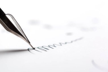 Antika dolma kalem yazma yakın çekim 