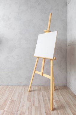 Modern ahşap şövale ayakta odasında