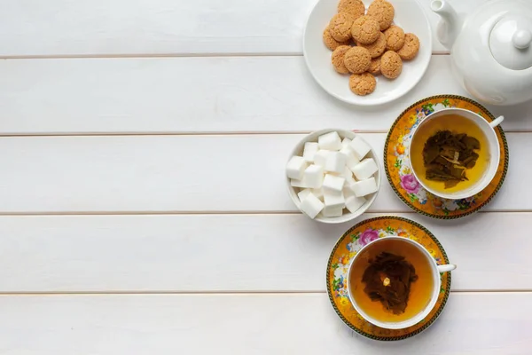 Zwei Tassen Tee Auf Weißem Holztisch — Stockfoto