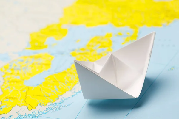 Nave Carta Origami Una Mappa Leadership Concetto Viaggio — Foto Stock