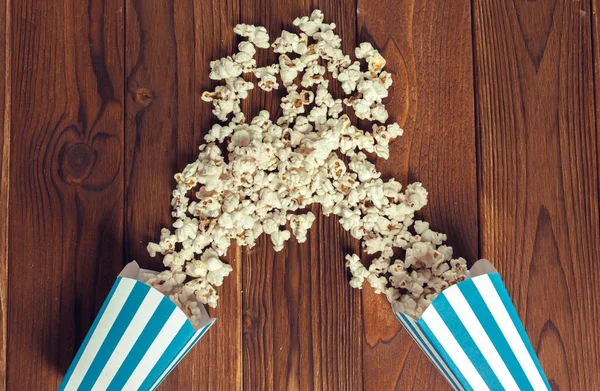 Großaufnahme Von Salz Popcorn Papierschachteln Auf Dem Holztisch — Stockfoto