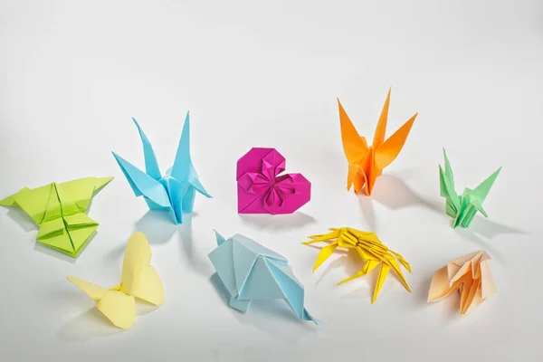 Primer Plano Papeles Origami Sobre Fondo Colorido — Foto de Stock