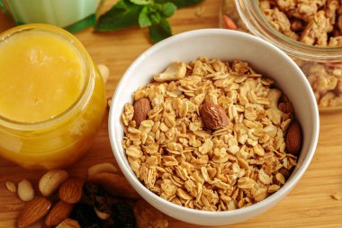 Sağlıklı, yakın masada kahvaltı