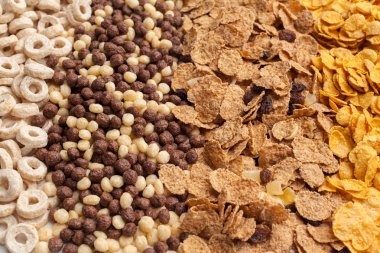 Soğuk tahıllar çeşitli, çocuklar ek yük için hızlı kahvaltı vurdu