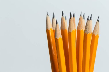 Basit kalemler yığın görünümü Kapat