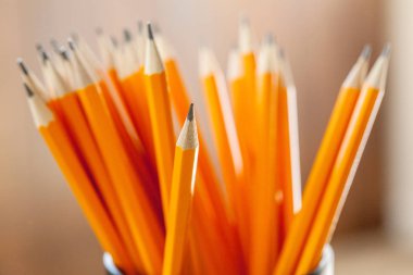 Basit kalemler yığın görünümü Kapat