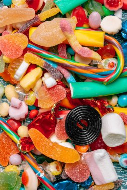 Farklı renkli meyve şekerleri arka planı kapat 