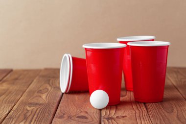 Kolej parti spor - bira pong