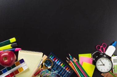 Okul ve ofis malzemeleri. Üst görünüm.