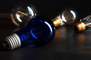 edison ışık ampuller siyah backgorund karşı yakın çekim 