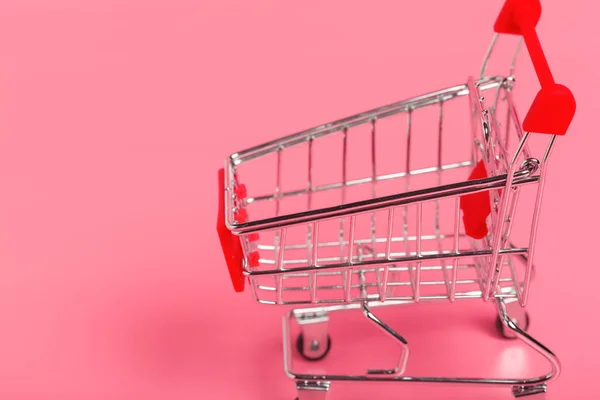 Bevásárló Kosár Vagy Szupermarket Kocsi Rózsaszín Háttér — Stock Fotó