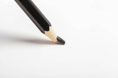 beyaz zemin üzerine kalem kapatmak