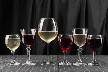 Birçok farklı şarap bardak