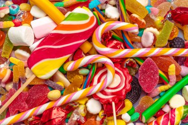 Mavi arkaplanda renkli şekerler