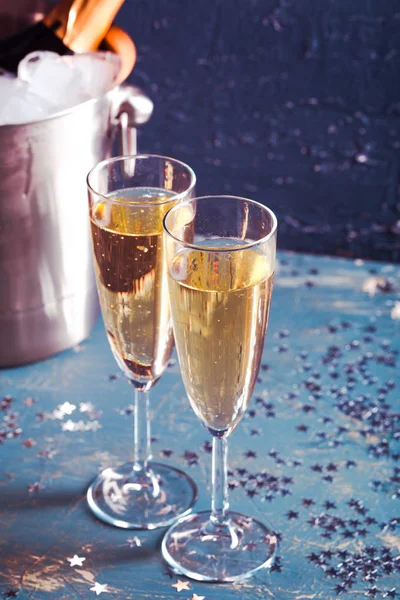 Champagne Fles Emmer Met Ijs Glazen Champagne — Stockfoto