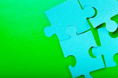 Bulmaca adet renkli arka plan üzerinde Kapat 