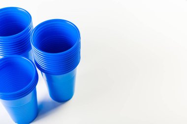 Mavi tek kullanımlık plastik gözlük