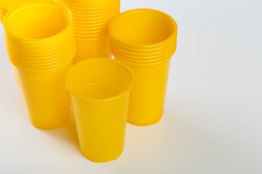 Sarı tek kullanımlık plastik gözlük