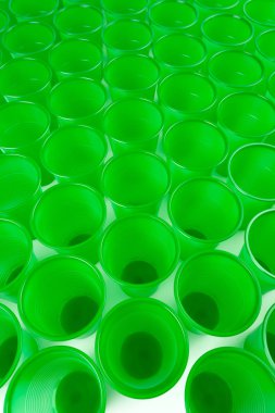 plastik bardak beyaz zemin üzerine izole