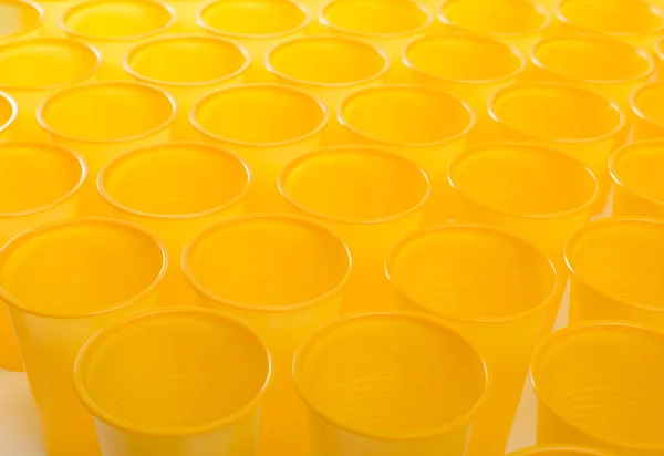 Κίτρινο Μίας Χρήσης Πλαστικά Ποτήρια — Φωτογραφία Αρχείου