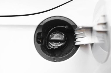 Modern otomobil ayrıntıları, kapalı yakıt kap