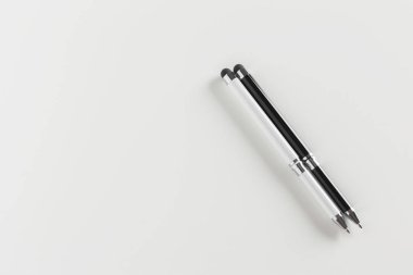 Beyaz arka plan üzerinde izole kalem kapatmak