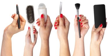 Beyaz arka plan üzerinde izole makyaj için araçları holding eller topluluğu 