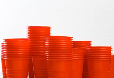 kırmızı tek kullanımlık plastik gözlük