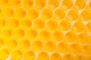 Sarı tek kullanımlık plastik gözlük