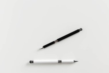 Beyaz arka plan üzerinde izole kalem kapatmak