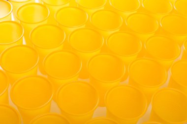 Sarı tek kullanımlık plastik gözlük