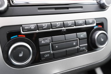 İklim kontrol ünitesi yeni arabada