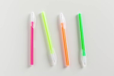 Beyaz arka plan üzerinde izole kalem kapatmak