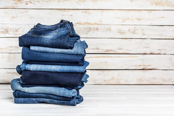 Primer Plano Jeans Sobre Fondo Madera — Foto de Stock