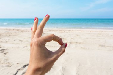 el işareti mavi deniz ve gökyüzü arka plan, yaz seyahat, tatil tatil kavramı arka plan