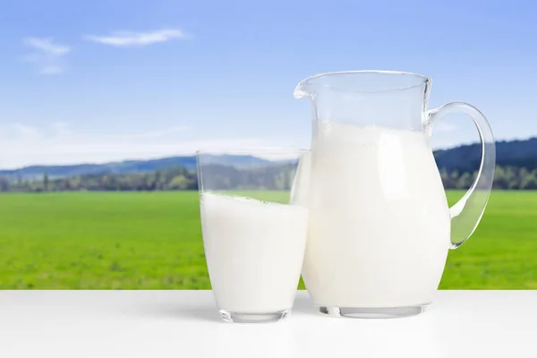 Молоко Столе Естественным Фоном — стоковое фото