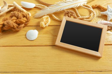 Yaz deniz Tema kartı deniz aksesuarları ile dekore edilmiştir.