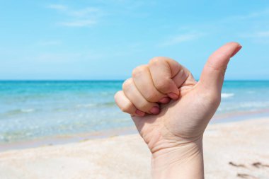 el işareti mavi deniz ve gökyüzü arka plan, yaz seyahat, tatil tatil kavramı arka plan