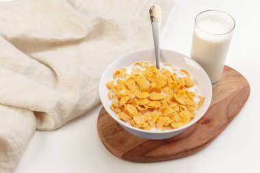 masanın üzerinde sağlıklı müsli kâse, yakın çekim 