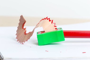 kalemtıraş ve kalem kapat