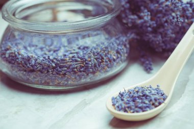 kaşık zekâ kuru lavanta çiçekleri yakın çekim 