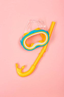 renk arka plan üzerinde izole dalış gözlüğü